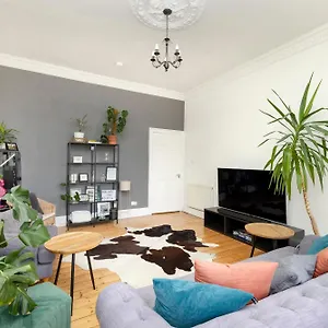 apt-chic-west-end-2-bedroom-in-city-centre.edinburghhotelsuk.org/