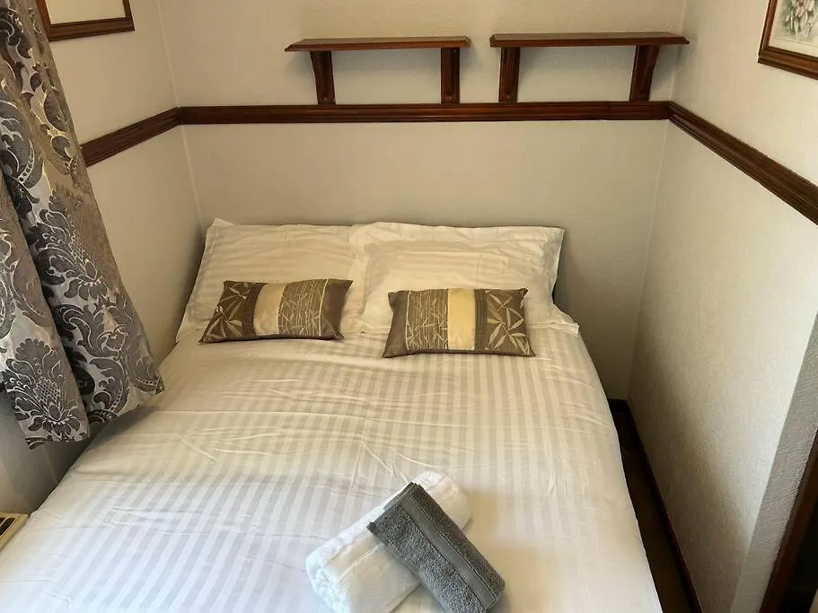 Holiday home Central Aster House, 3 Bedrooms, Parking Nottingham