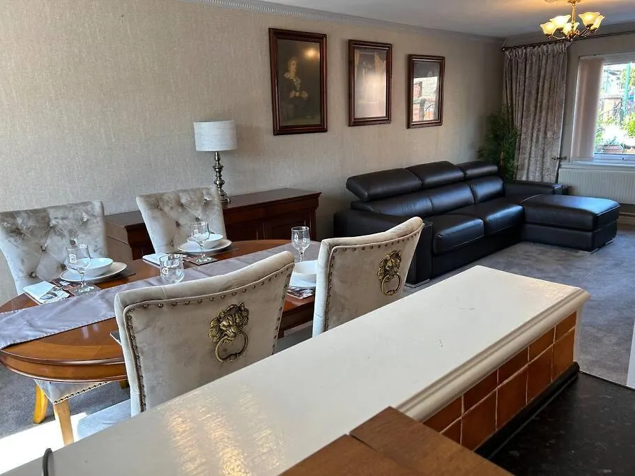 Holiday home Central Aster House, 3 Bedrooms, Parking Nottingham