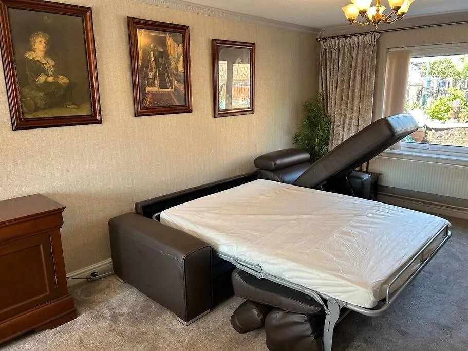 Holiday home Central Aster House, 3 Bedrooms, Parking Nottingham United Kingdom