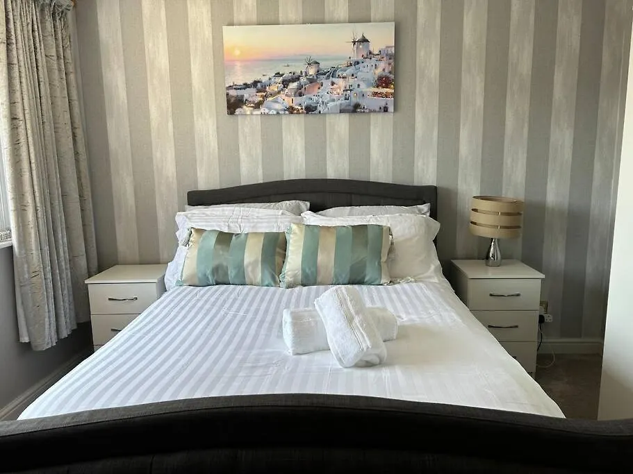 Holiday home Central Aster House, 3 Bedrooms, Parking Nottingham