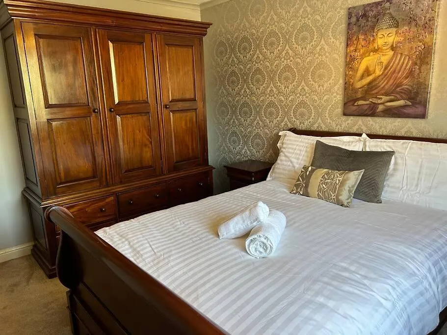 Central Aster House, 3 Bedrooms, Parking Nottingham 0*,