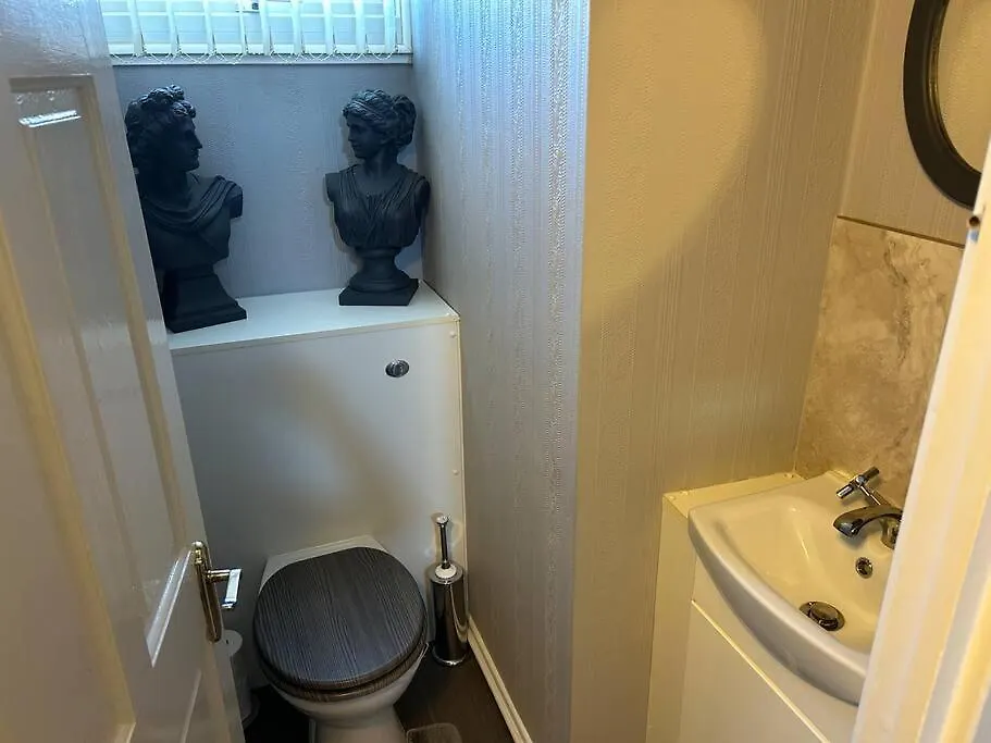 Holiday home Central Aster House, 3 Bedrooms, Parking Nottingham