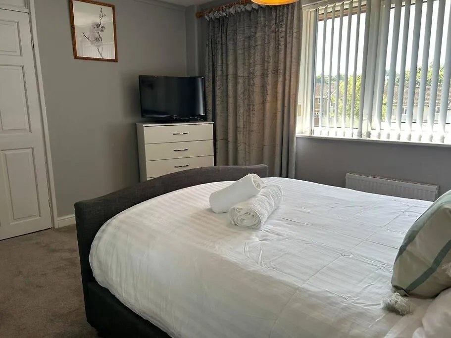 Central Aster House, 3 Bedrooms, Parking Nottingham