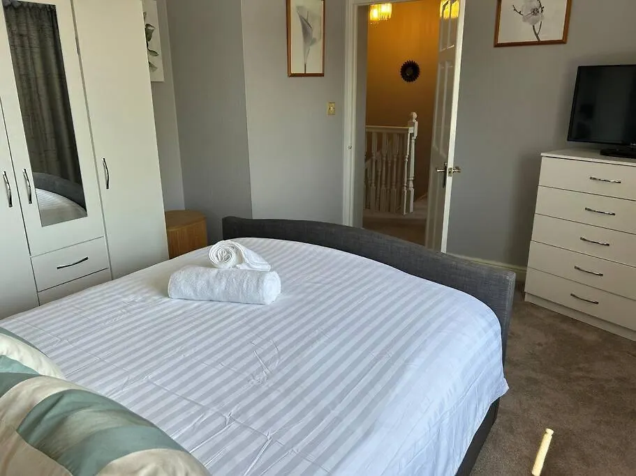 בית נופש נוטינגהאם Central Aster House, 3 Bedrooms, Parking